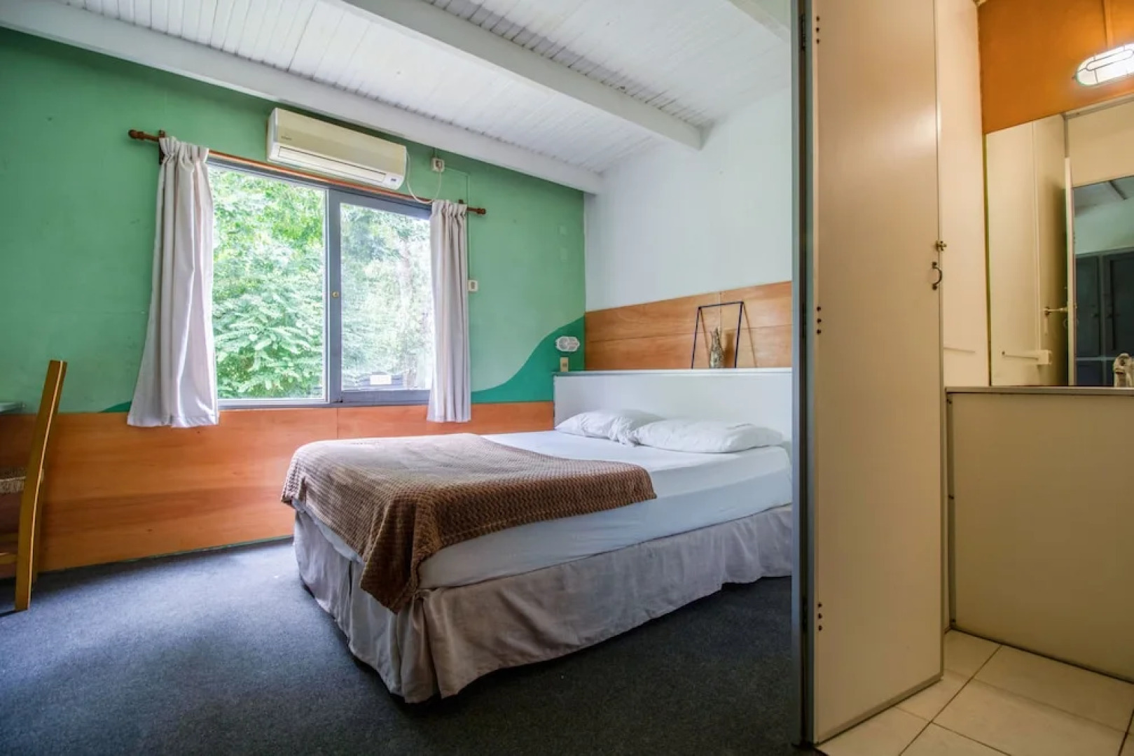 Mundaka Hostel y Bar - Adults Only