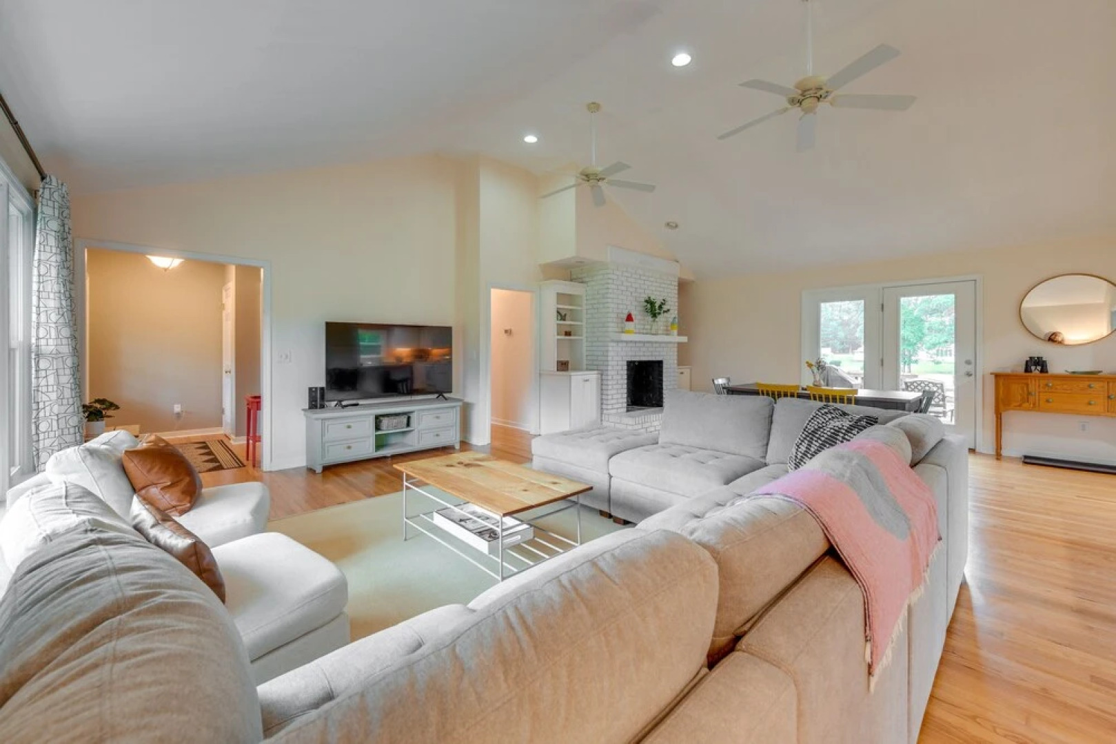 Riverfront Virginia Home - Dock, Fire Pit & Kayaks