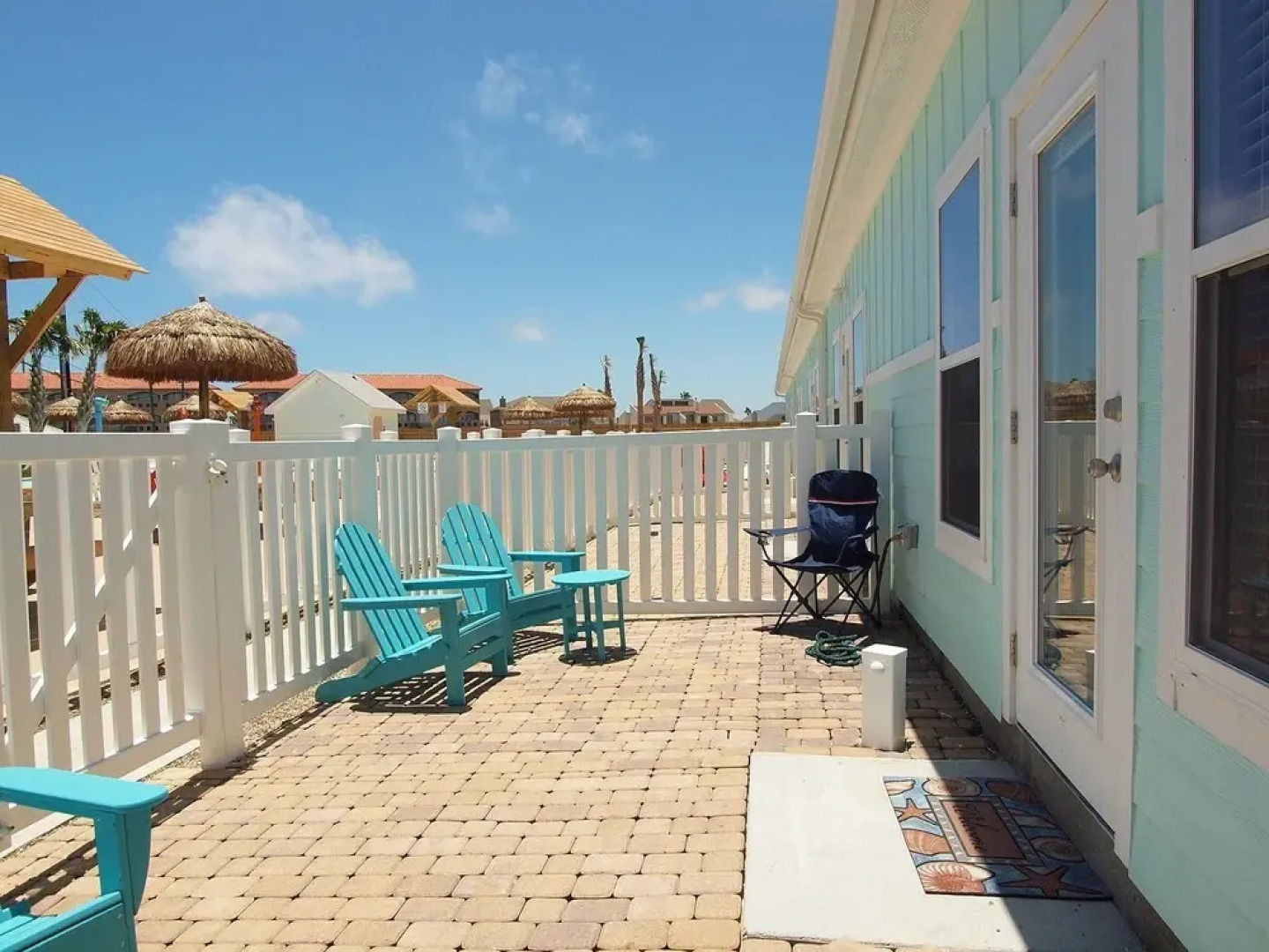 Nemo Cay Resort D142 Poolside by RedAwning