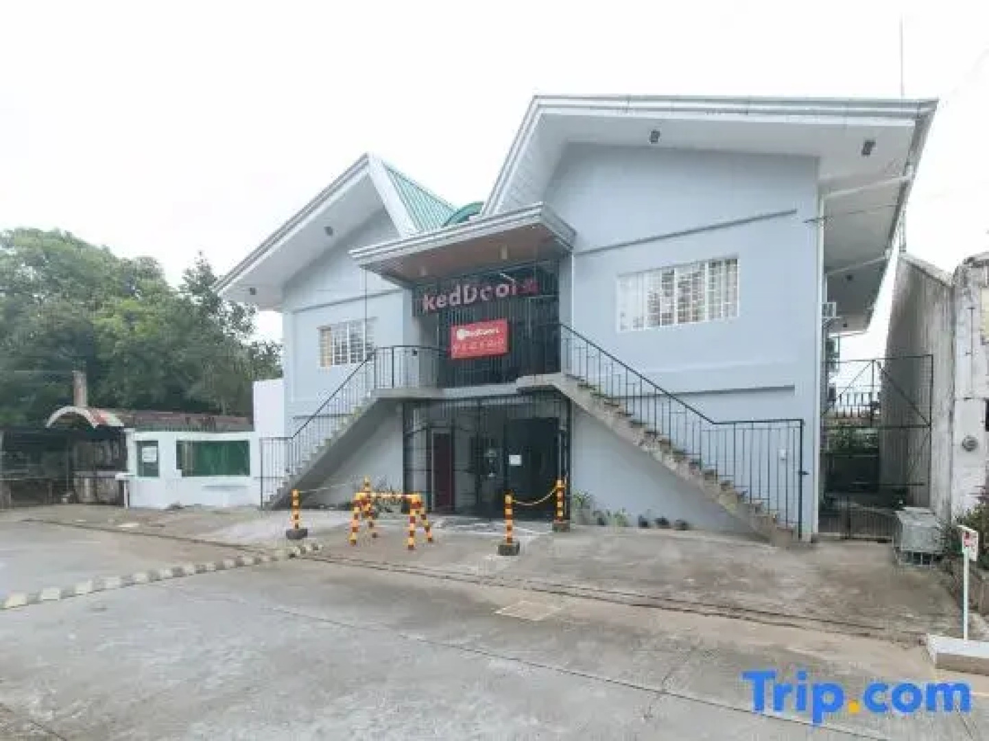 RedDoorz @ V-Cloud Hills Near de La Salle Dasmarinas Cavite