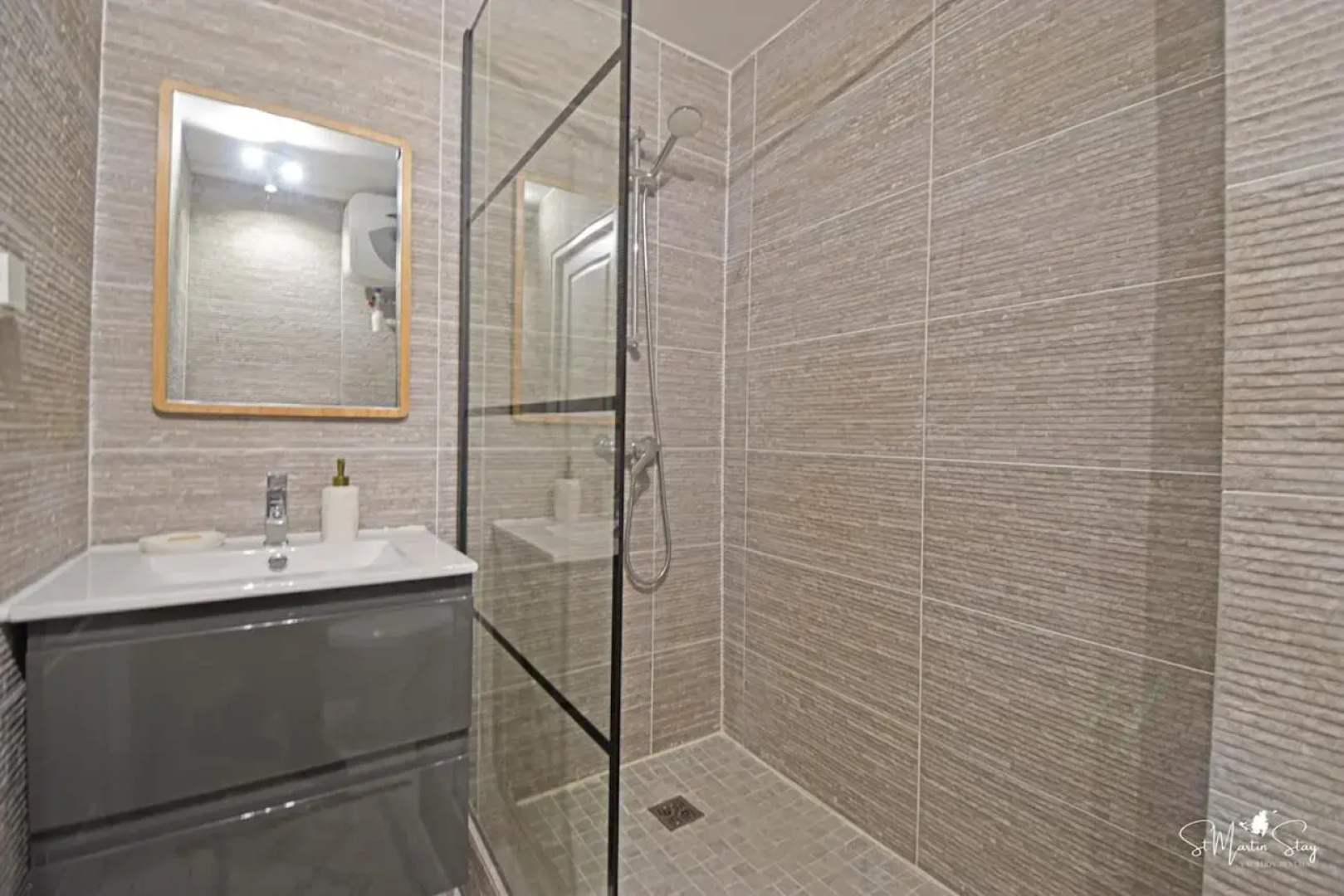 Mady's Retreat 1 bedroom apartment ideally located