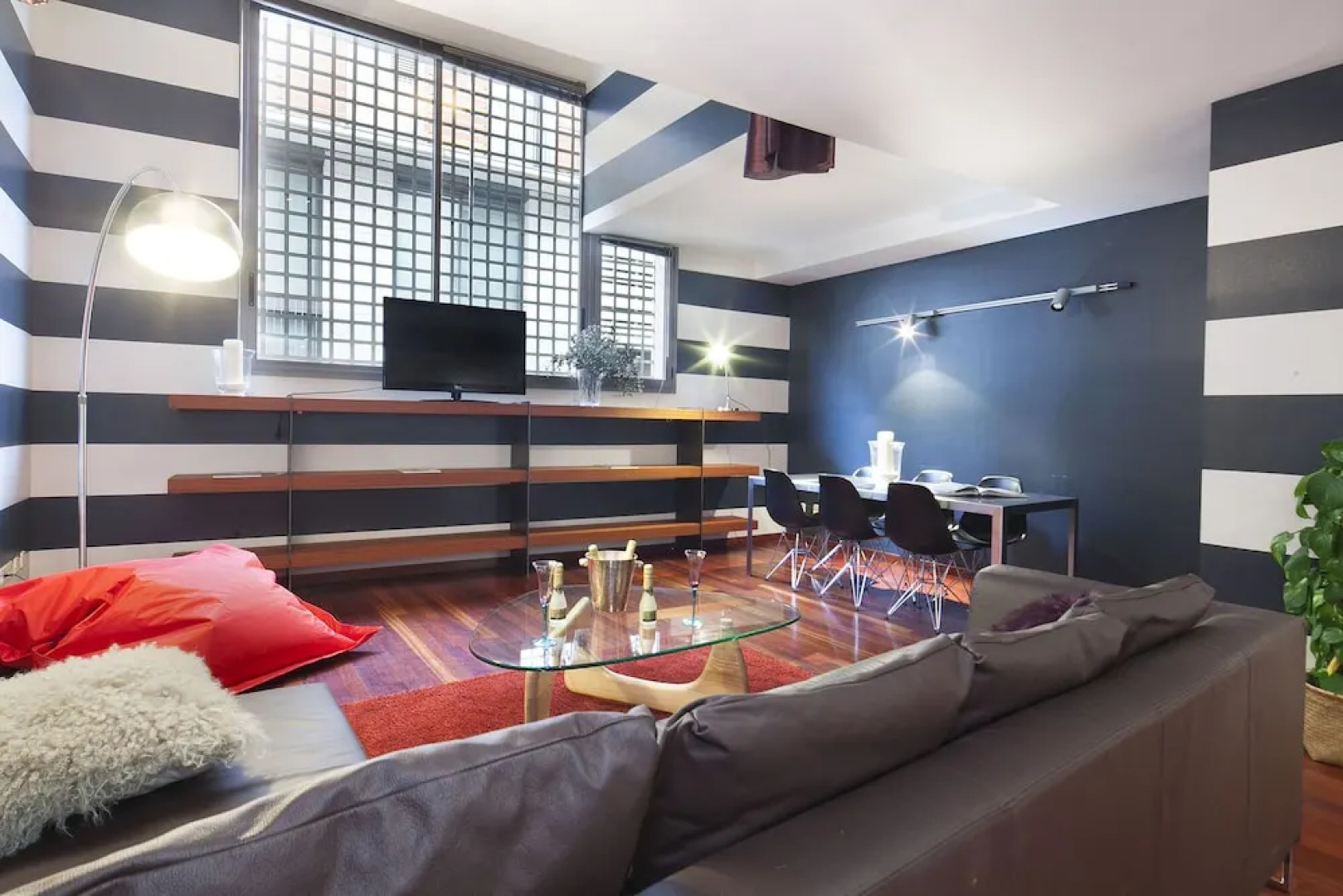 My Space Barcelona Gracia Pool B32