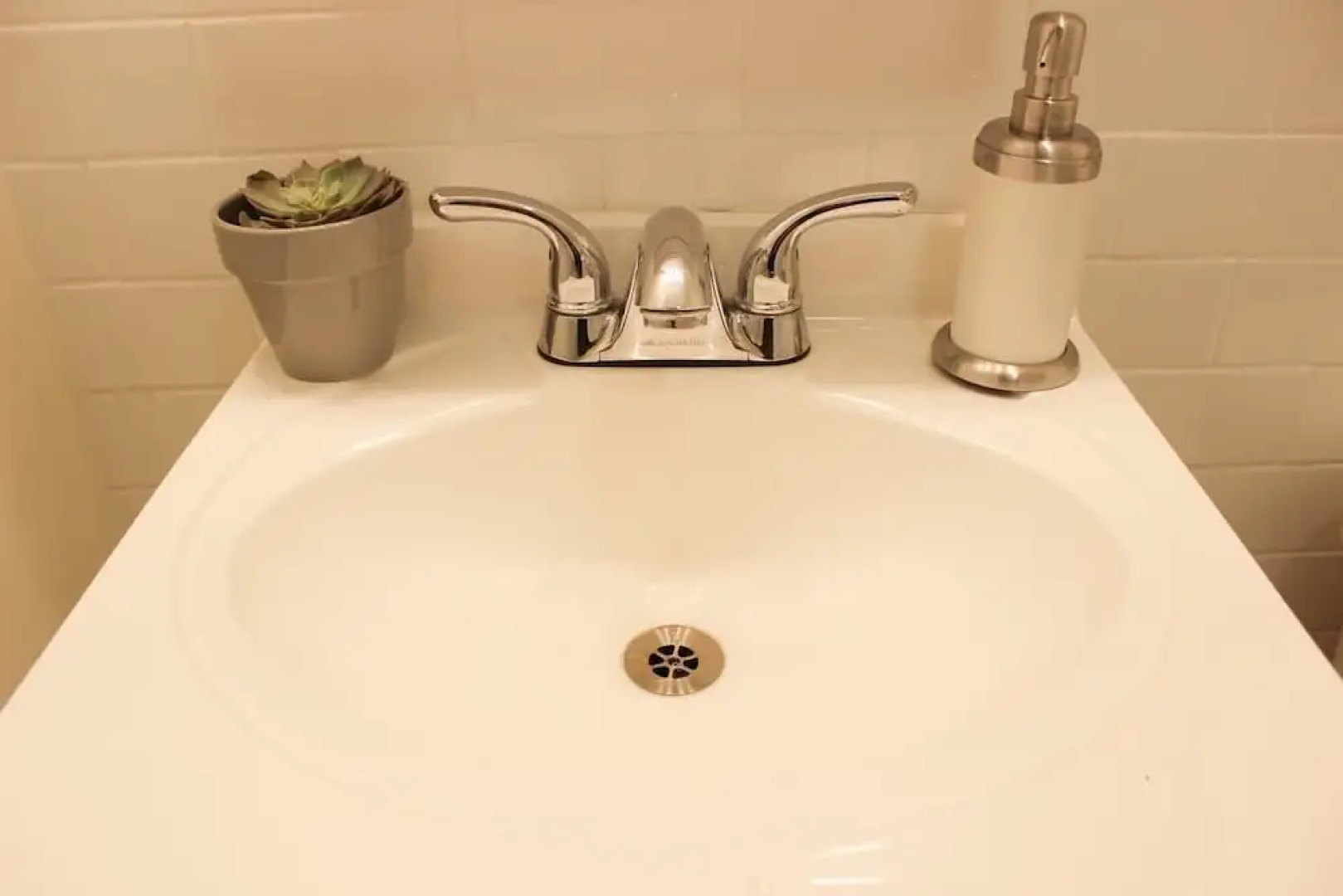 Comfy Studio in Boston's Back Bay Near Fenway Park