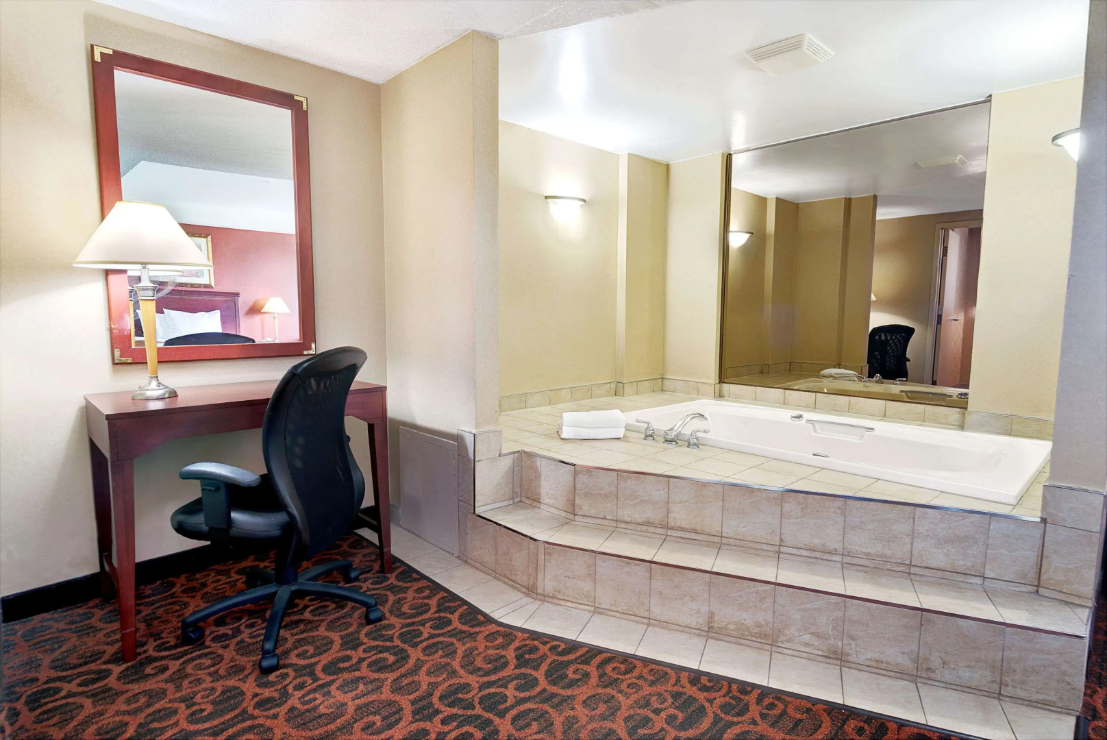 Ramada by Wyndham Niagara Falls/Fallsview