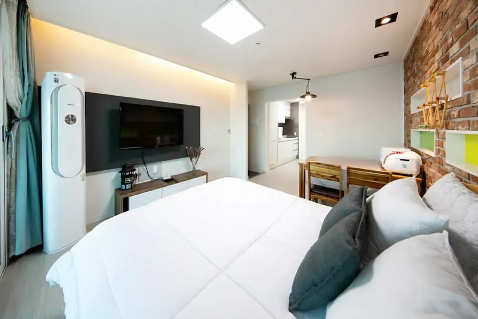 Pohang Couple Stone Pension