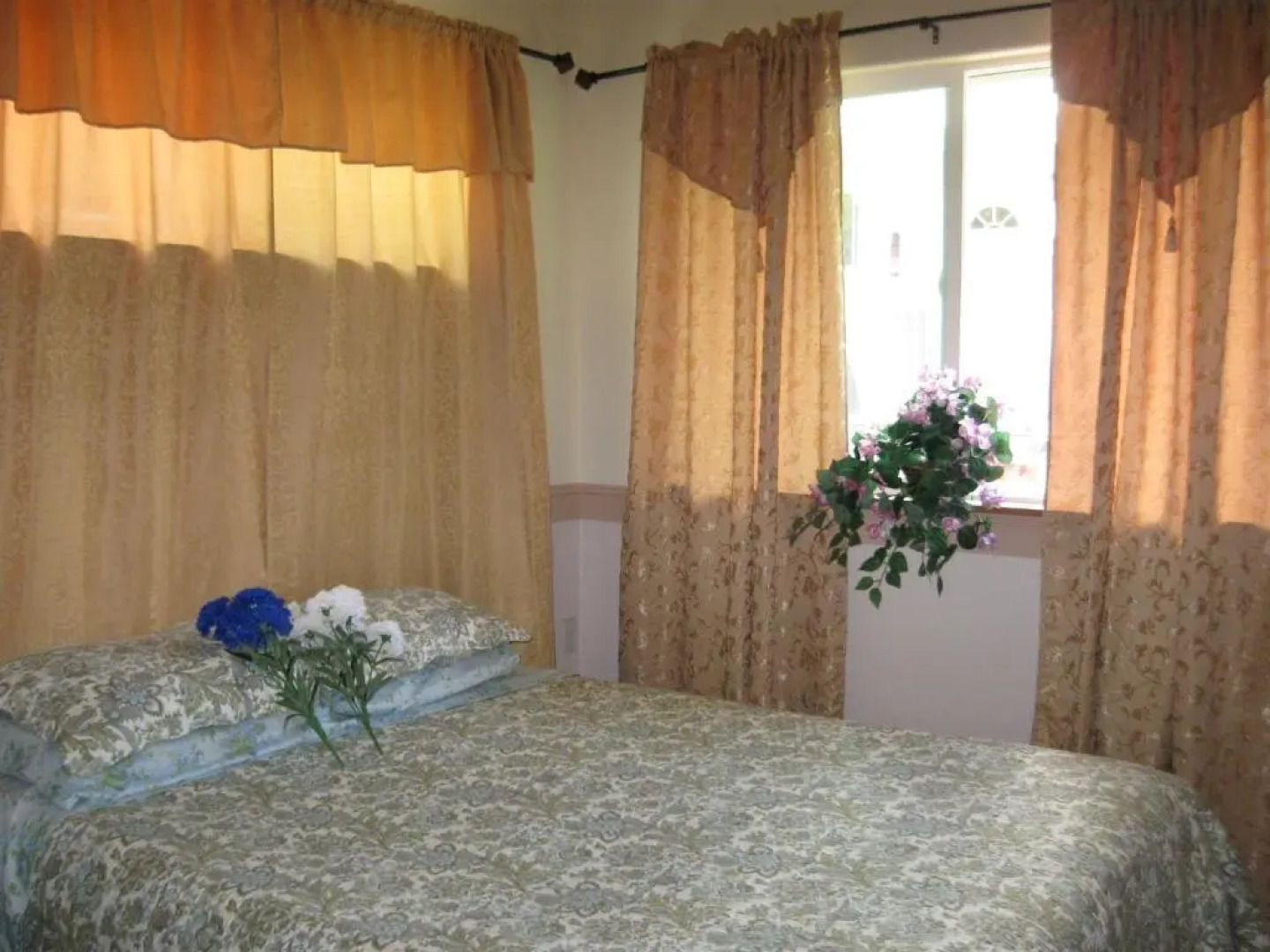 Whale House at Kehena Beach