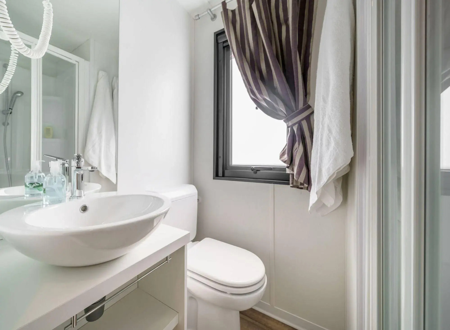 Hu Park Albatros Village