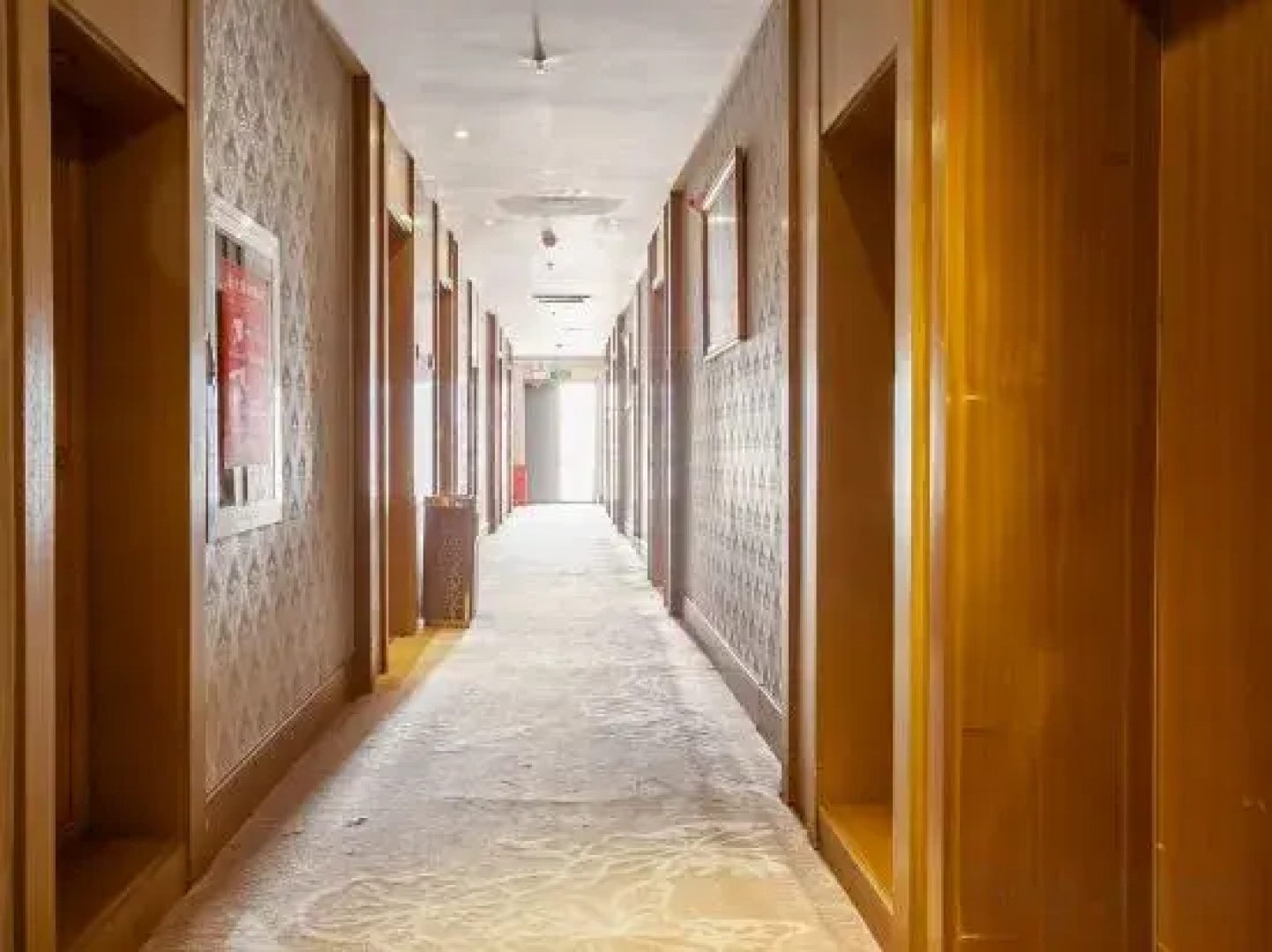 Universal House Haiyi Hotel