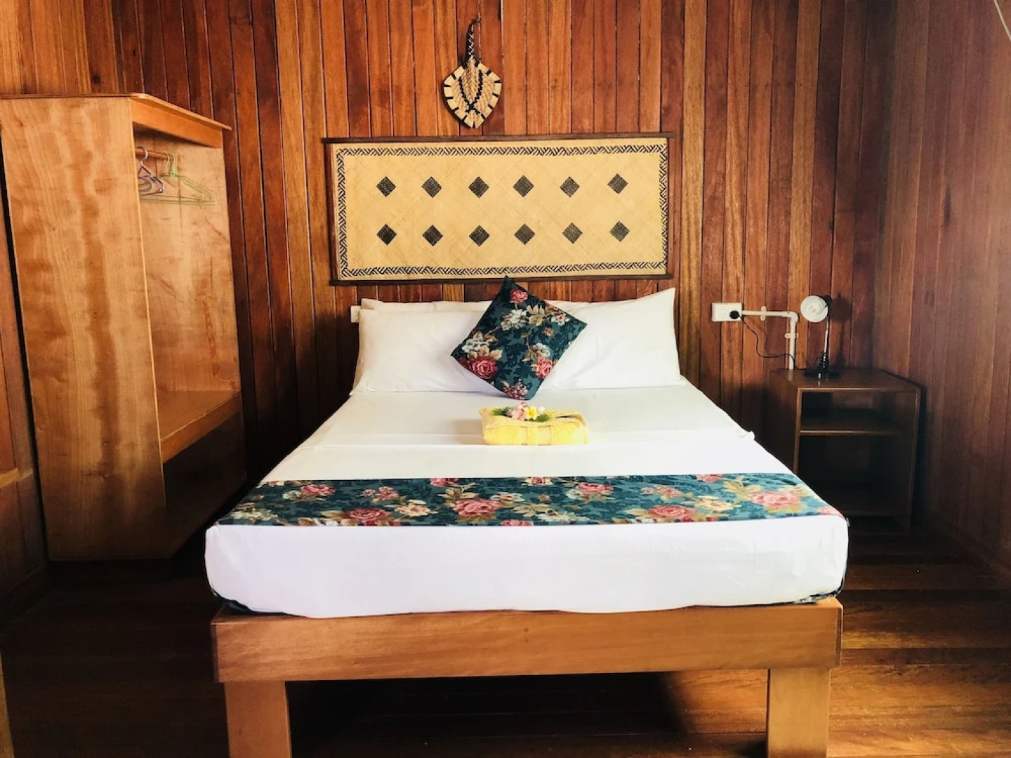 Qua Roviana Motel