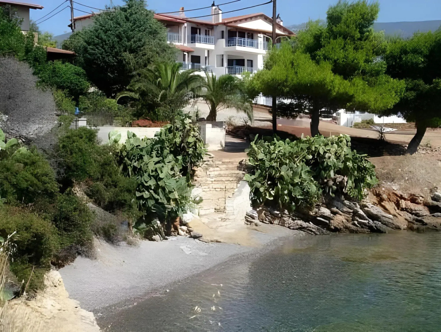 Trizonia Beach Hotel