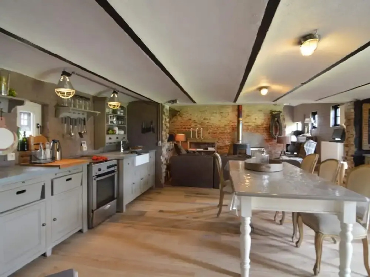 Pleasant Holiday Home in West Flanders with Enclosed Garden & Hot Tub