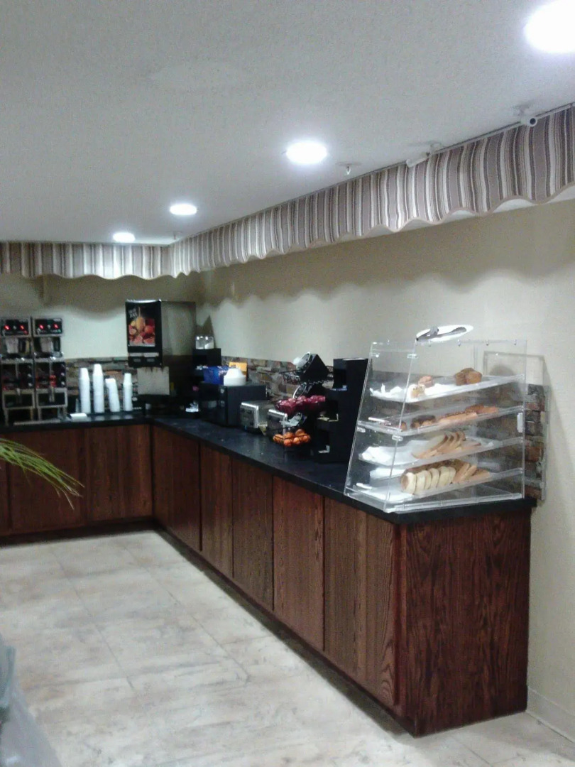 5th Avenue Inn & Suites