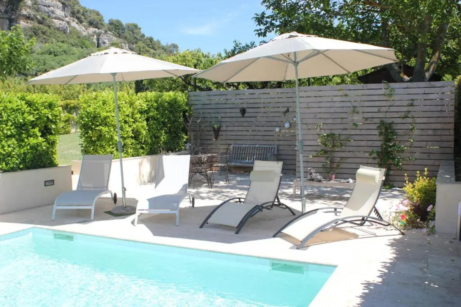 Superbe maison familiale avec piscine privée au pied du Mont Ventoux, jolie vue sur le village du Beaucet, 8 personnes, LS4-330 BEL AMOUR