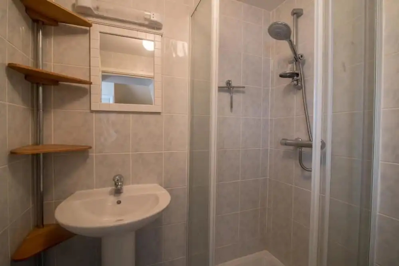 2 bedroom serviced & equipped house