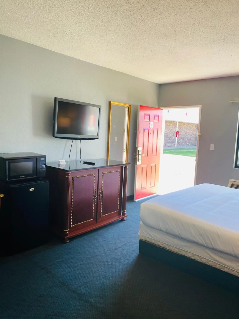 Travelers Place Inn & Suites