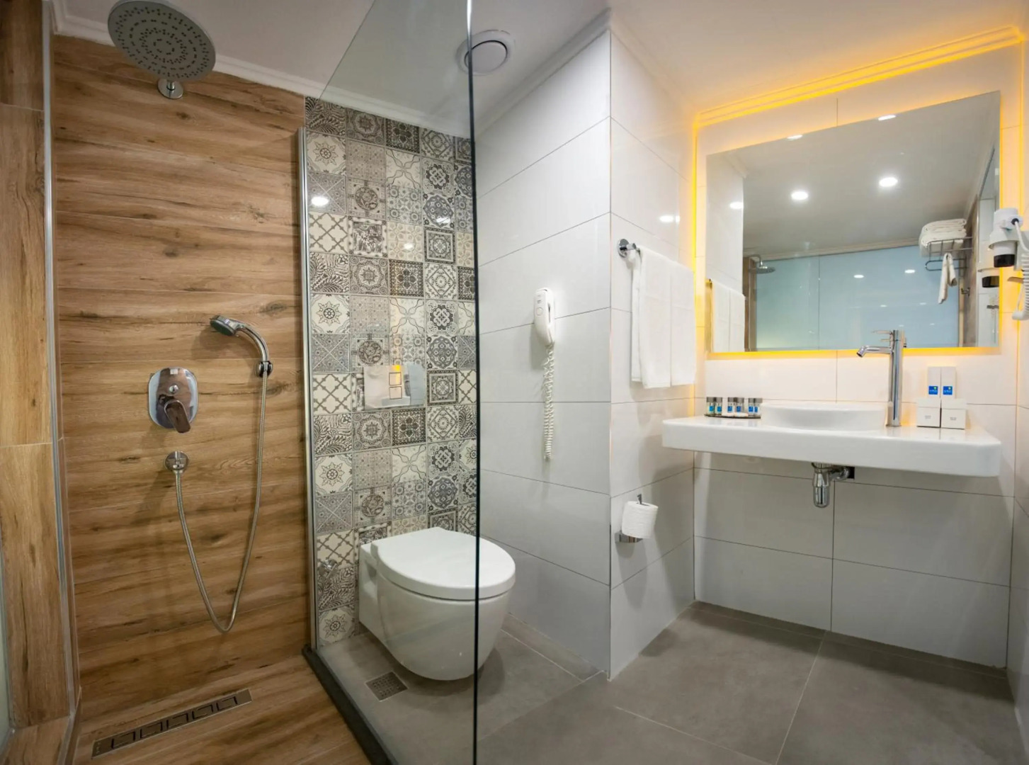 Le Bleu Hotel & Resort