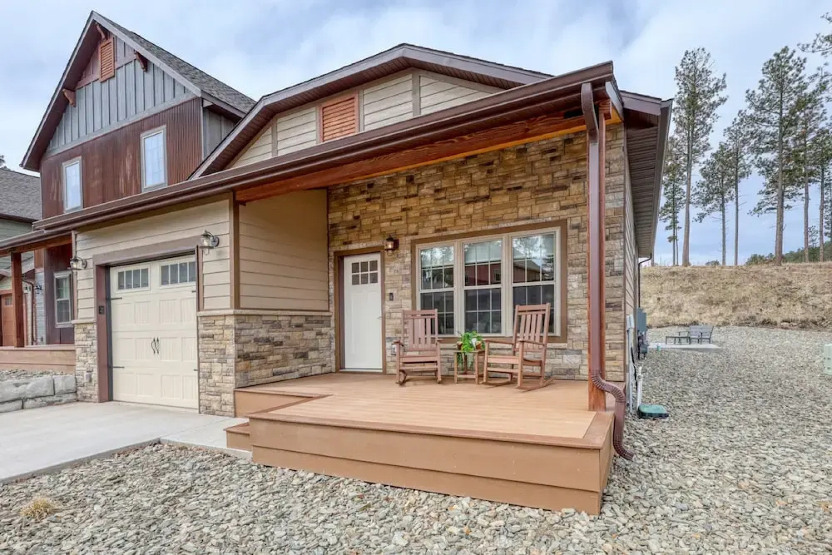 Serene Retreat King Bed at Rockerville Gold Town
