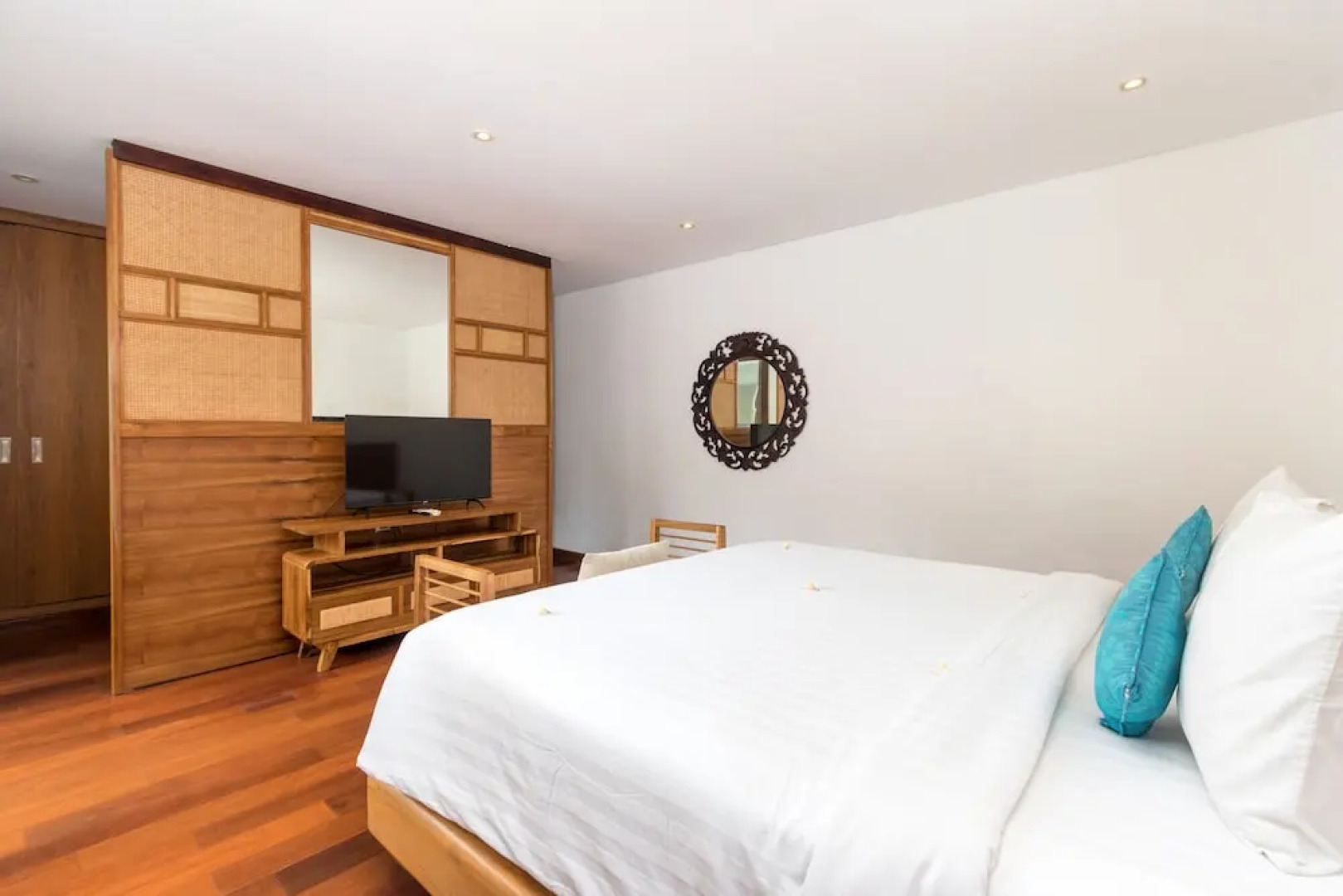 Wonderful Oceanfront 3 Br Villa in Seminyak