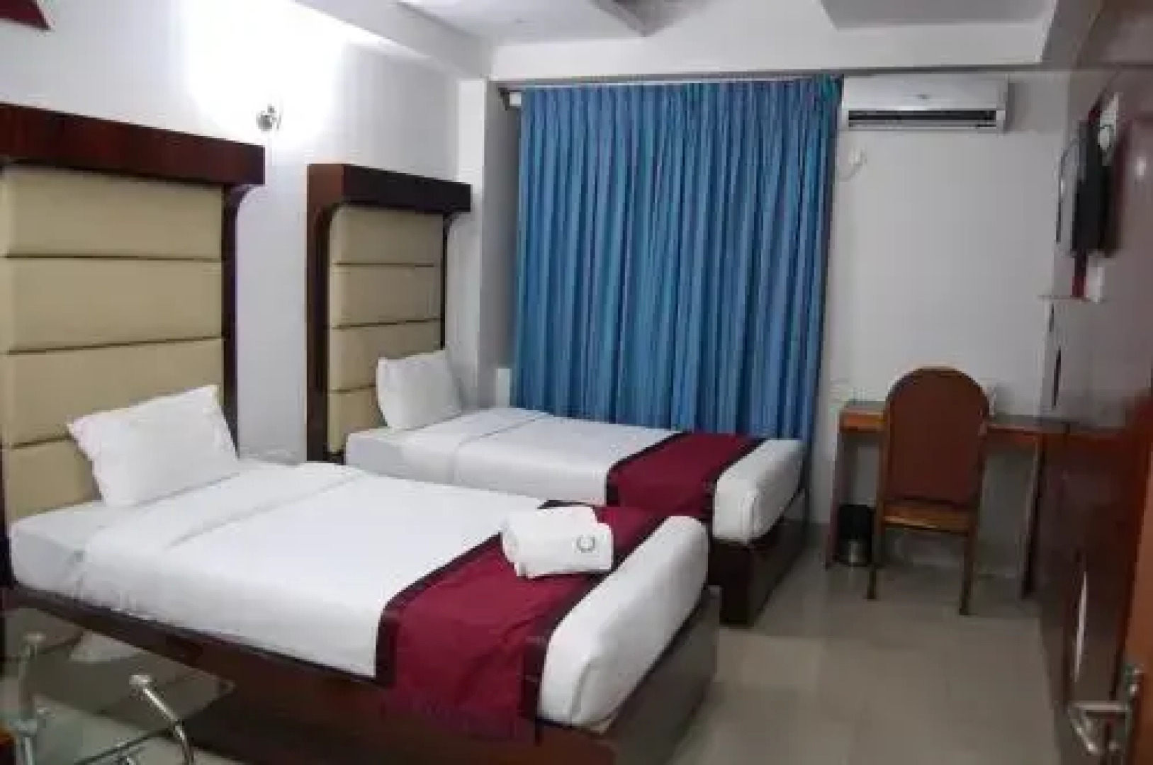 Hotel Monarch Aachal