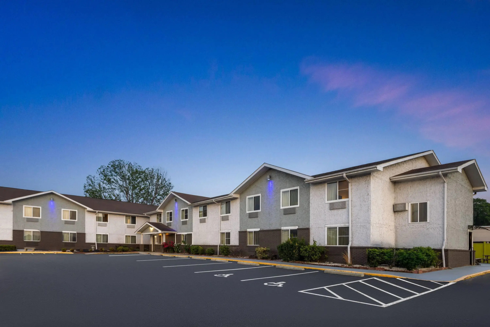 Super 8 by Wyndham South Boston VA