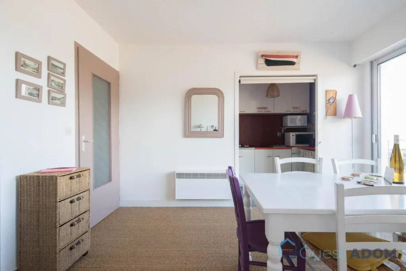 Studio les pieds dans l'eau bord de mer