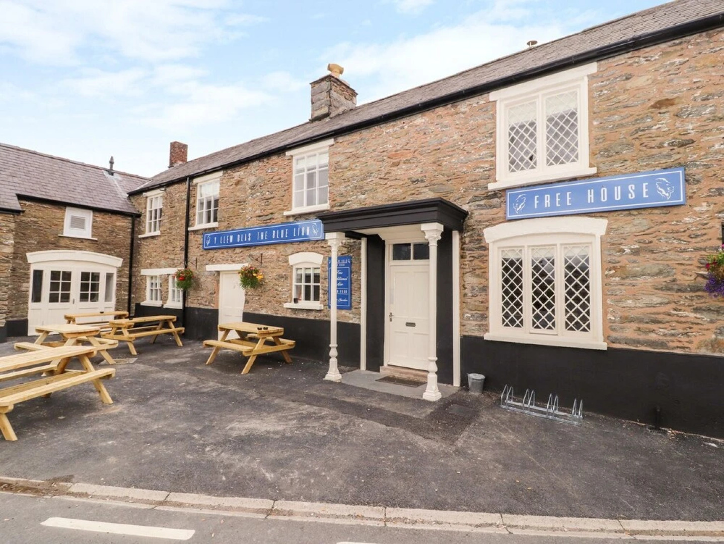 Blue Lion Hotel Apartment