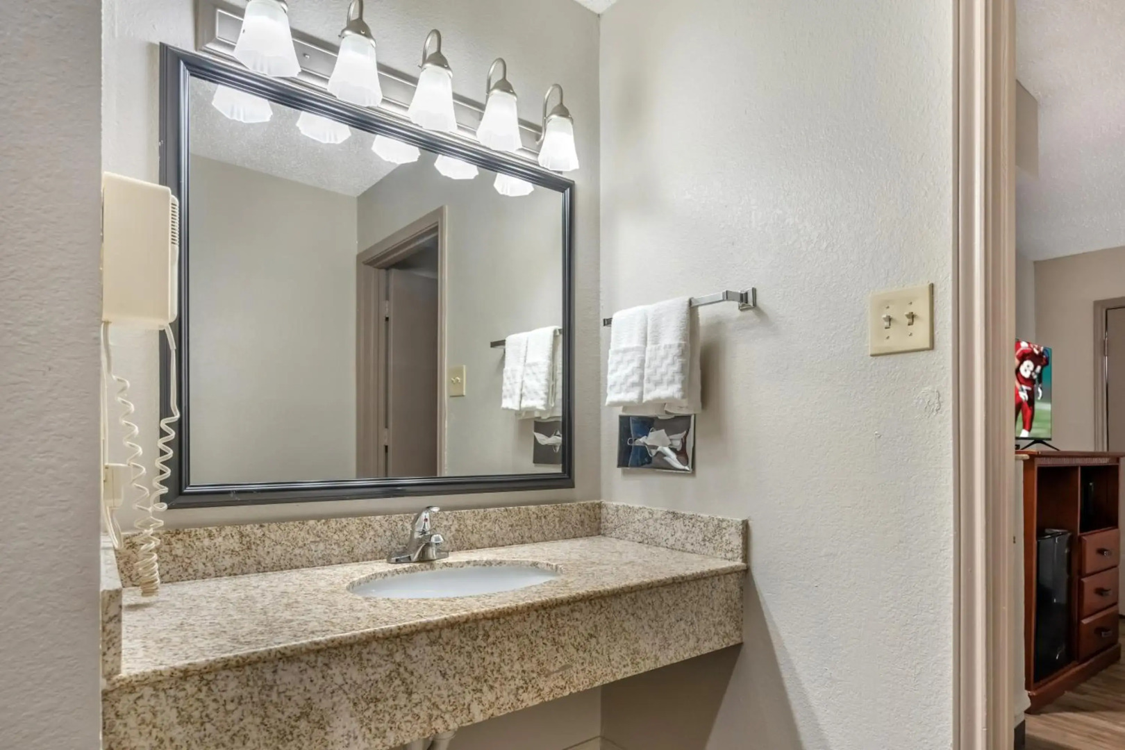 Red Roof Inn & Suites Sulphur Springs