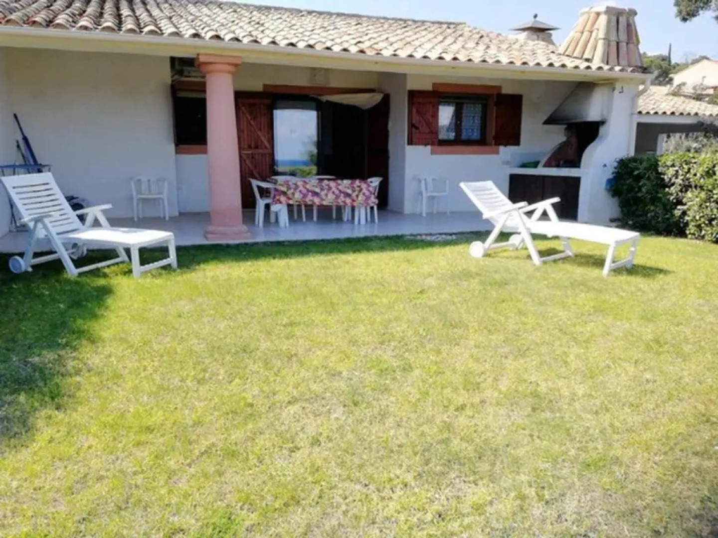 VILLA 2 à 6 pers - 2 chambres - piscine tennis (résidence), plage 300 m