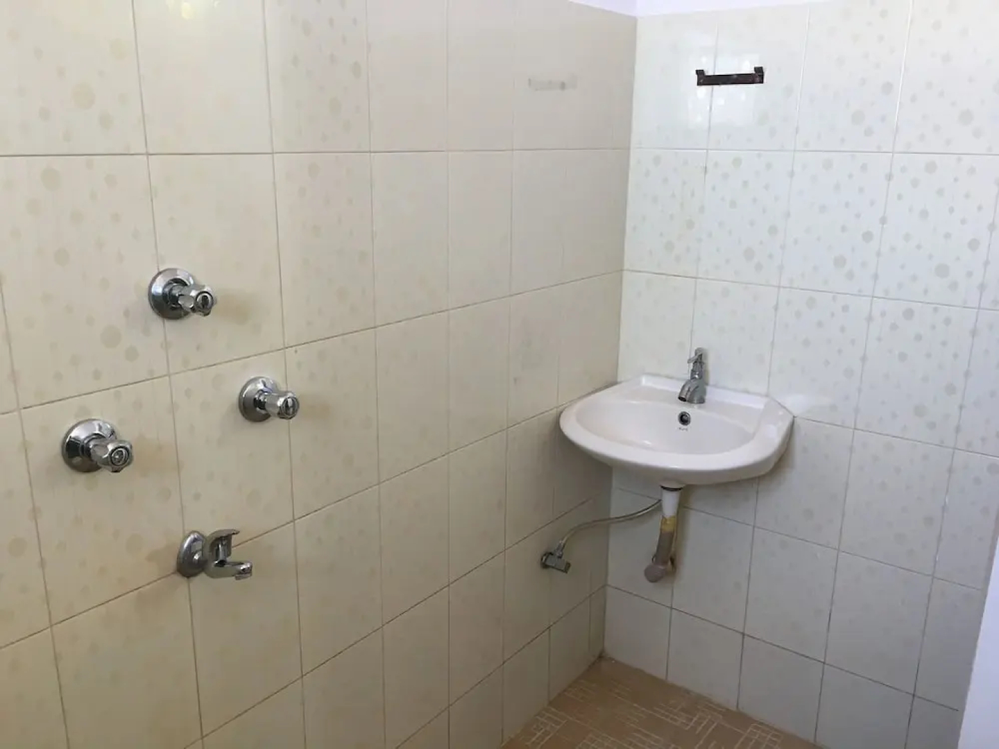 OYO 7001 StayOut Parth Inn