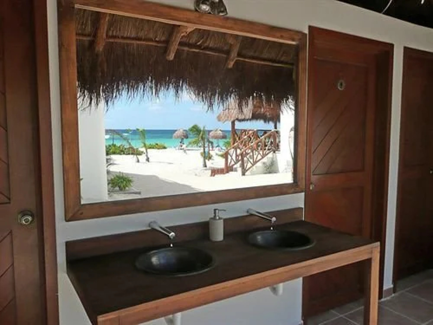 Almaplena Eco Beach Resort