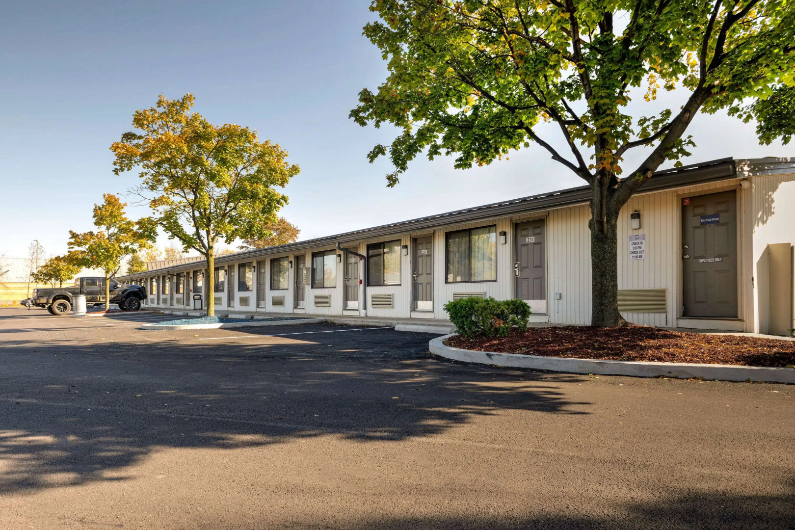 Suburban Studios Mentor - Cleveland Northeast