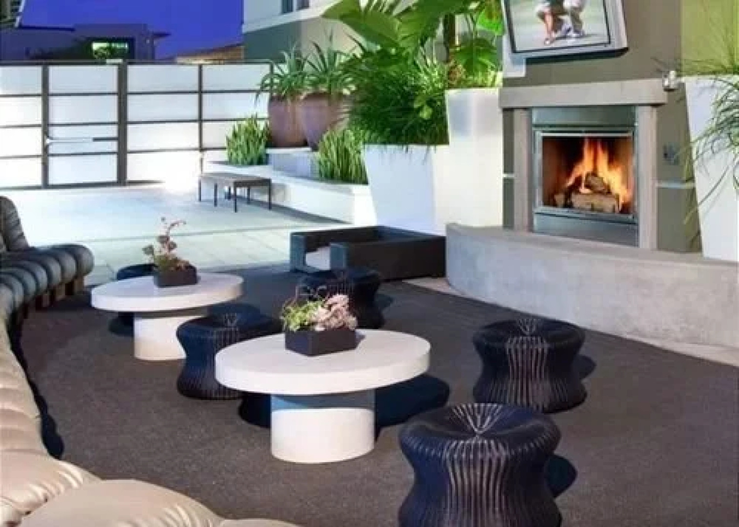 MDR Loft 1 Br condo by RedAwning