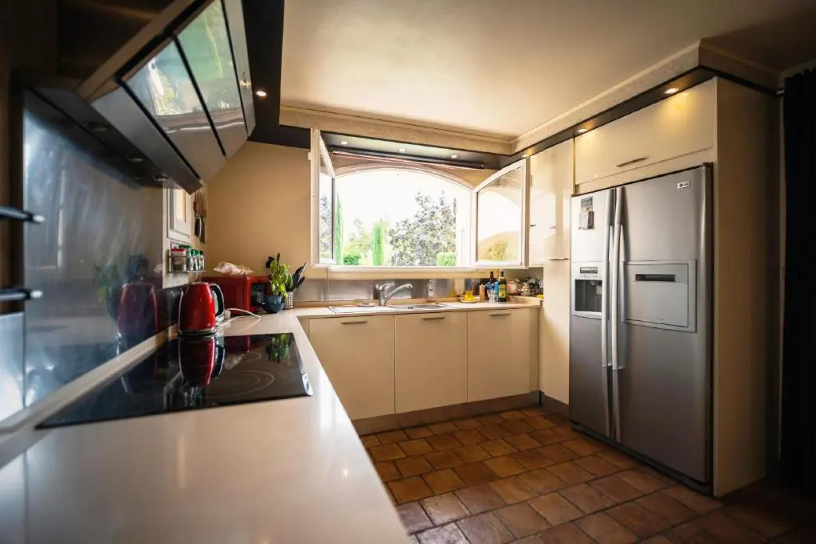 Villa Tessa for 14 people with private pool sauna and gym close to Aix en Provence