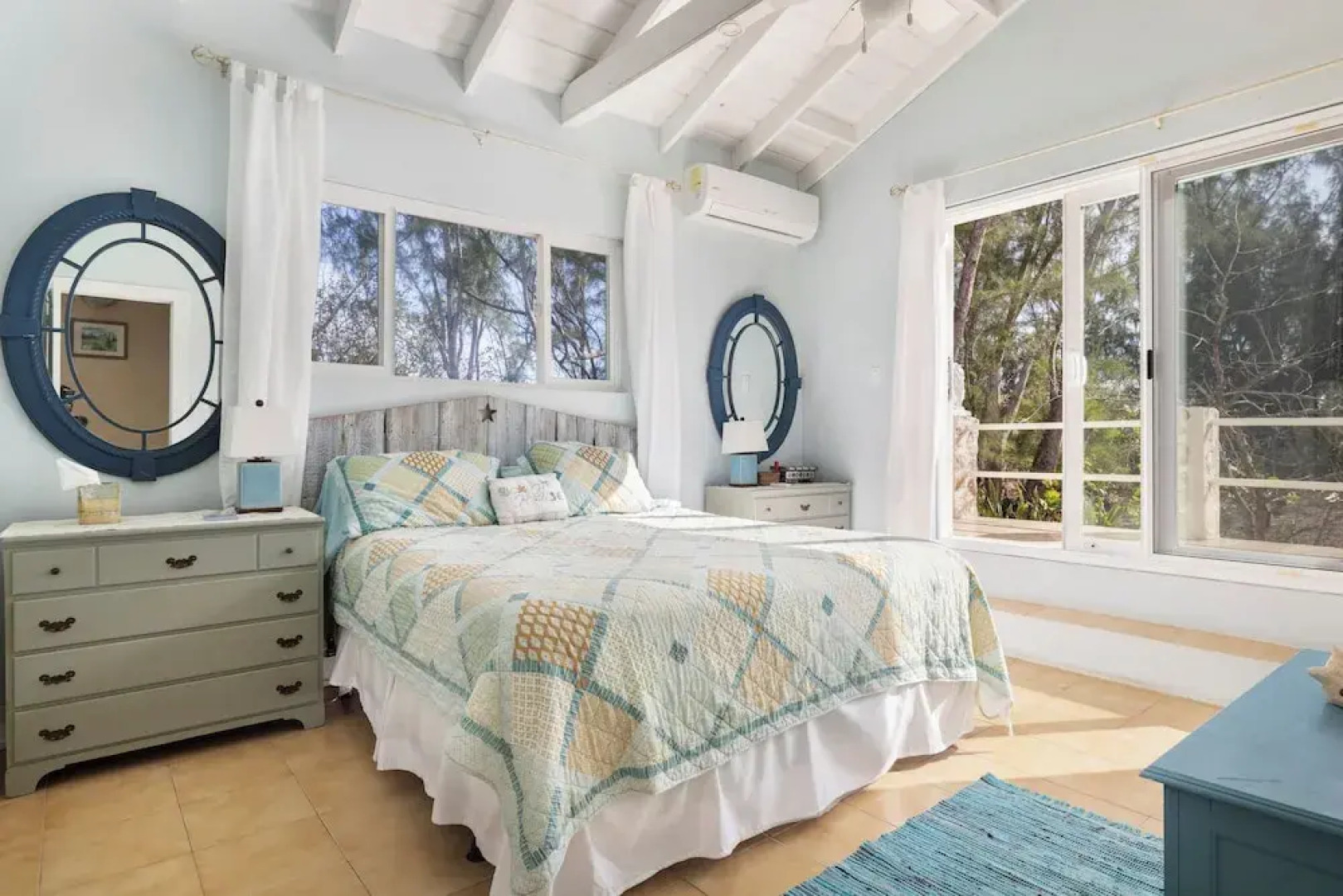 Seaside Escape: Luxury Beach House With Ocean Views