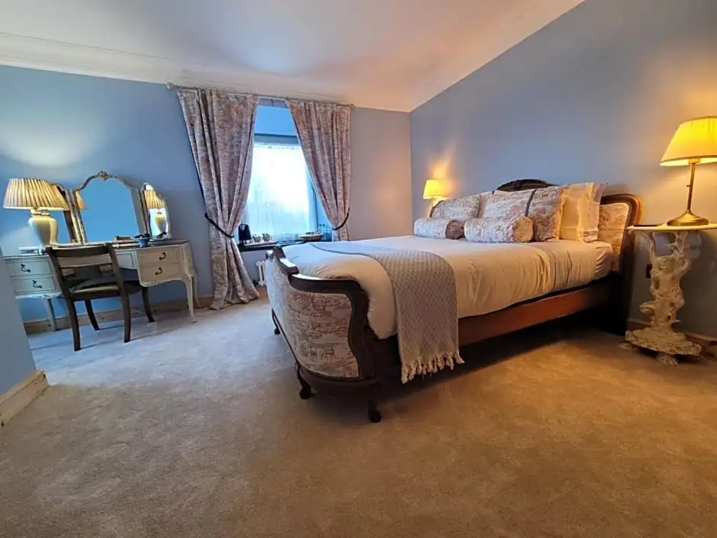 Hideaway Escapes, Farmhouse B&B, Ideal family stay or Romantic break, Friendly animals on our smallholding in a beautiful countr