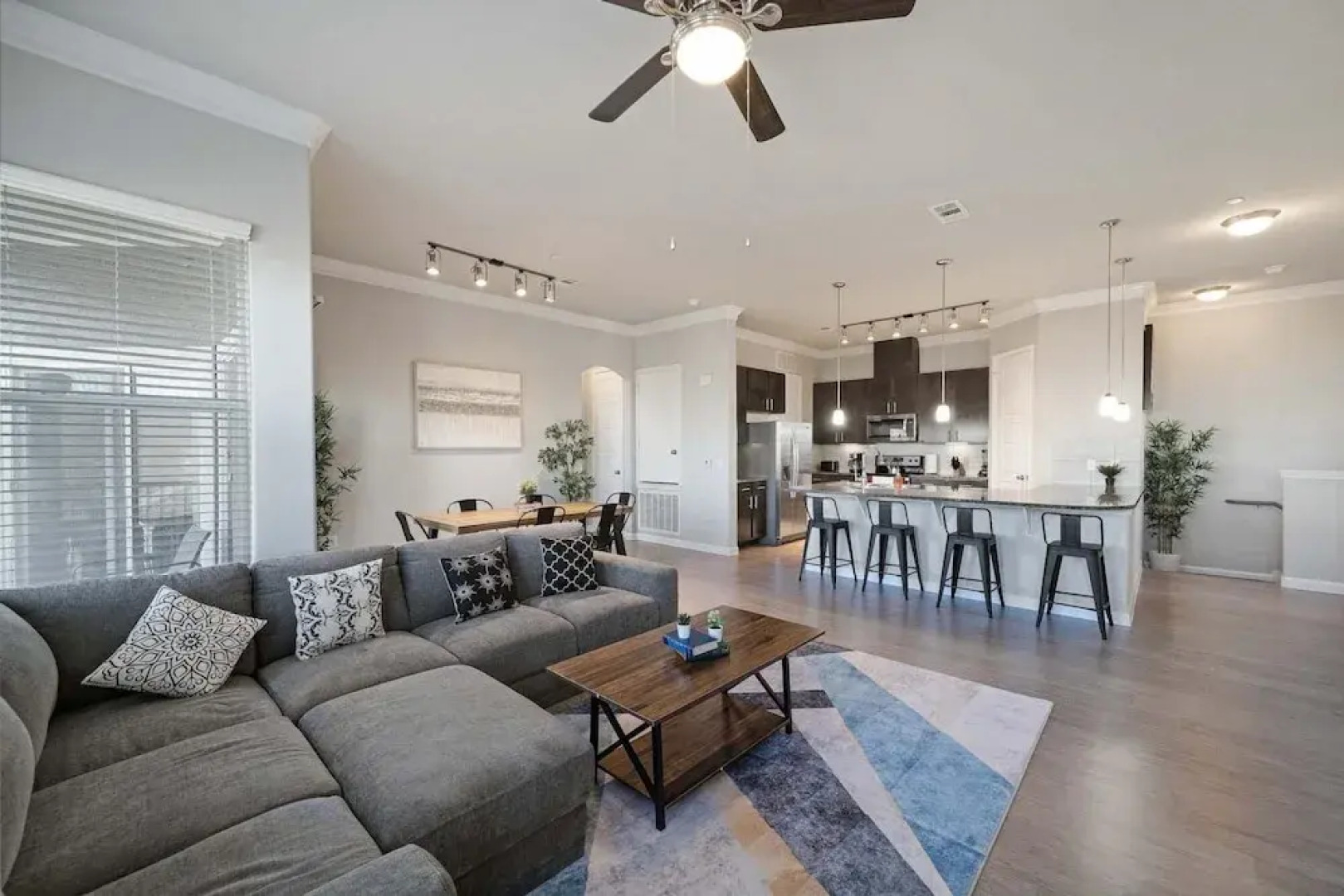 Luxury Townhome Pool North Austin Evonify