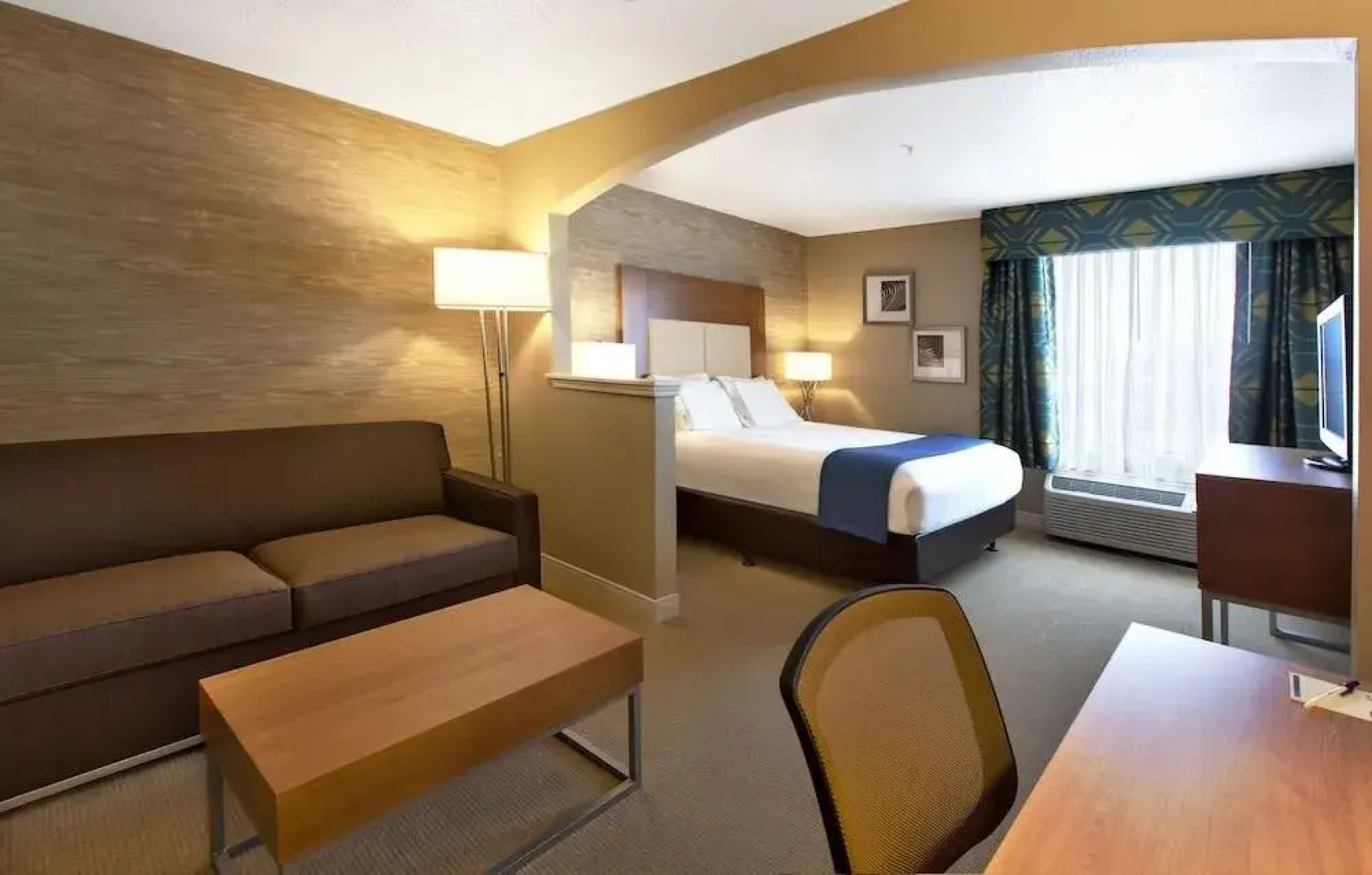 Holiday Inn Express Hotel & Suites The Woodlands