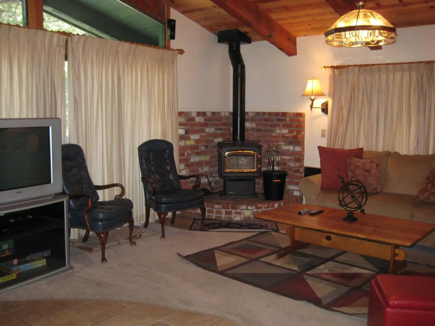 Chateau Sans Nom by Mammoth Reservation Bureau