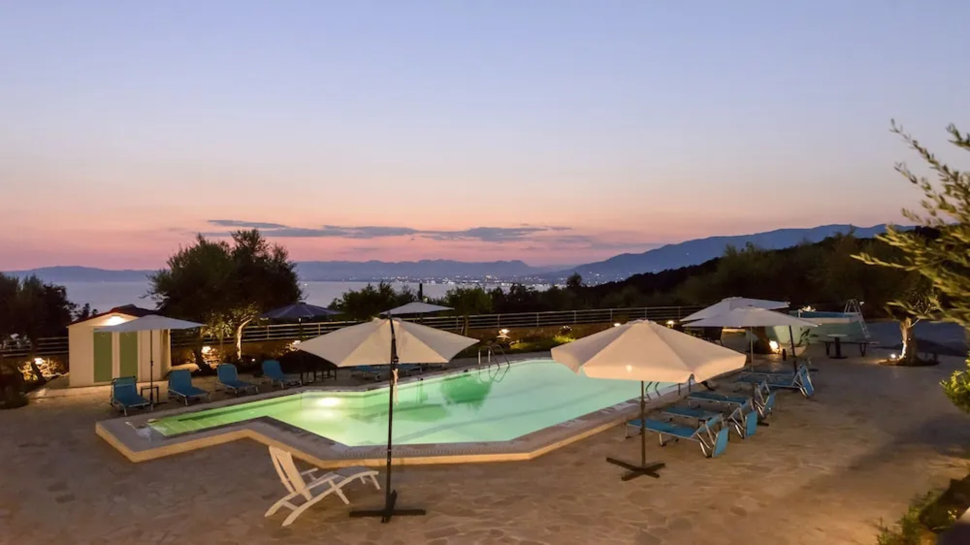 Home Love Stone House by the Pool Near the sea