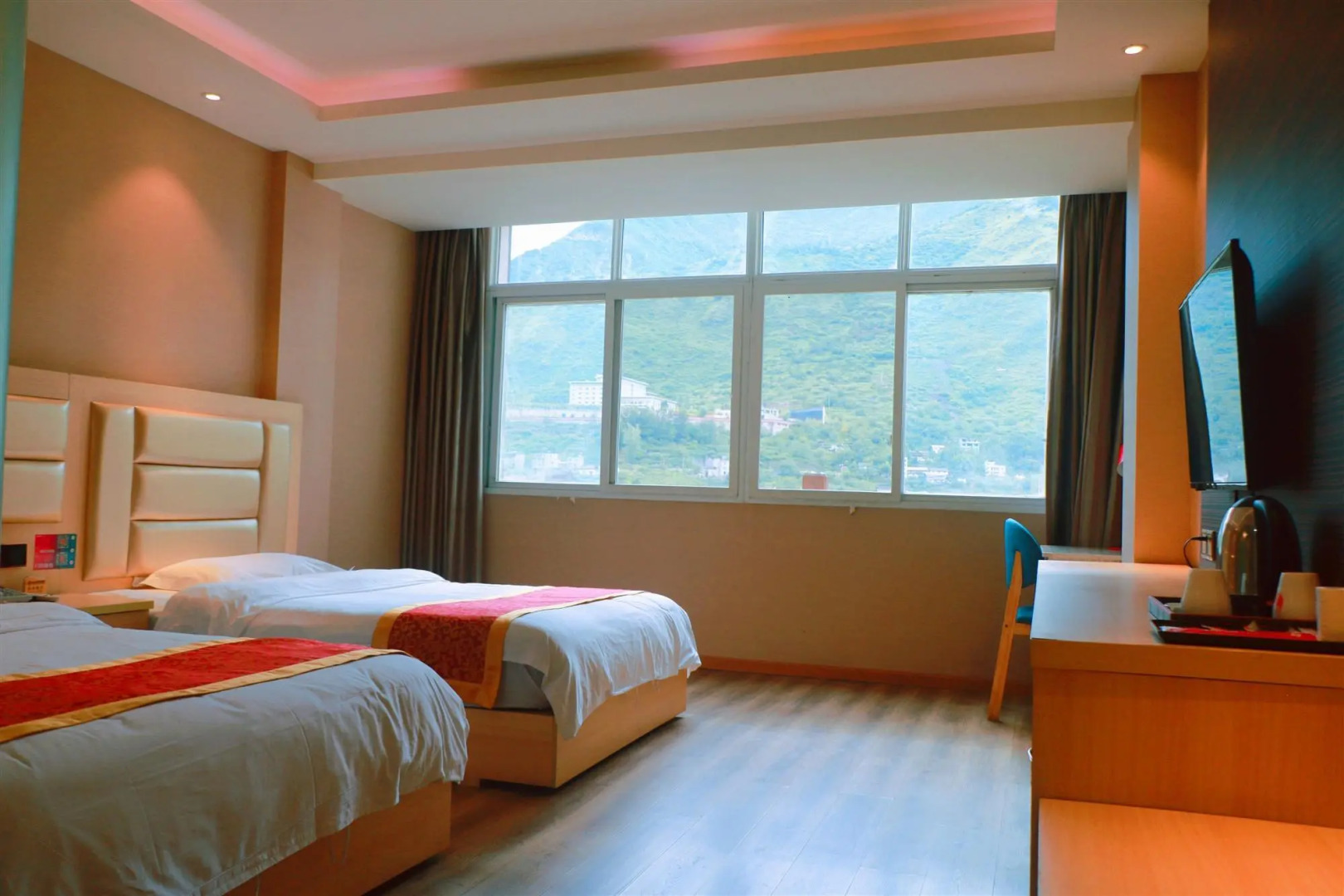 Thank Inn Hotel Sichuan Ganzi Luding County Kangba Bridge