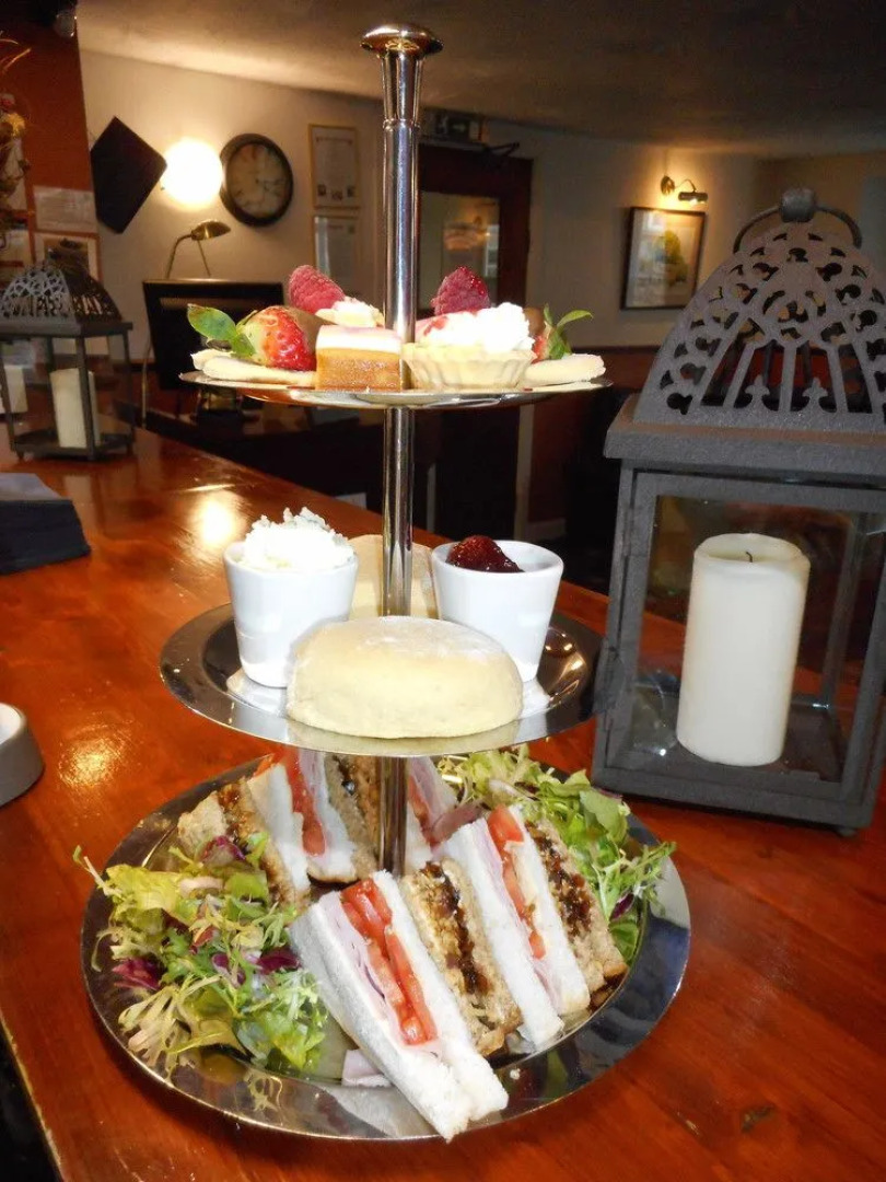 The Robertson Arms Hotel