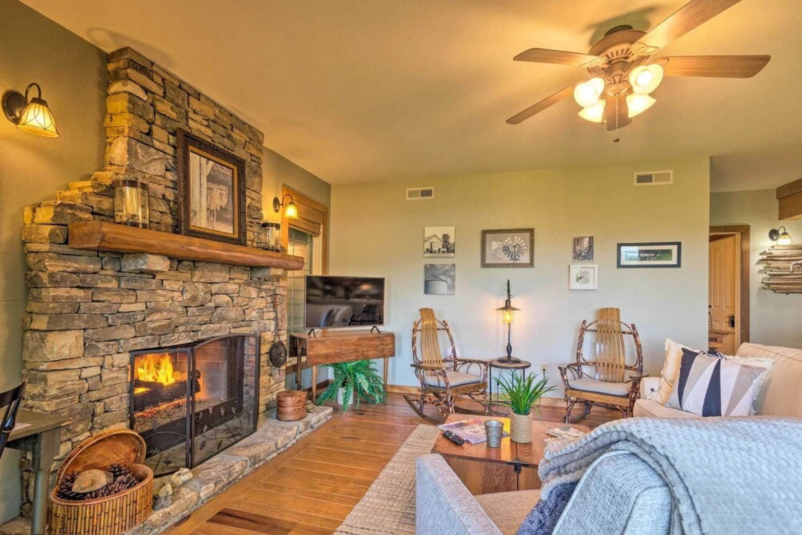 Mountain Air Condo w/ Deck & Views, Pets Welcome!