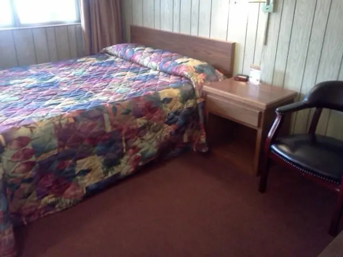 Budget Host Parkway Motel