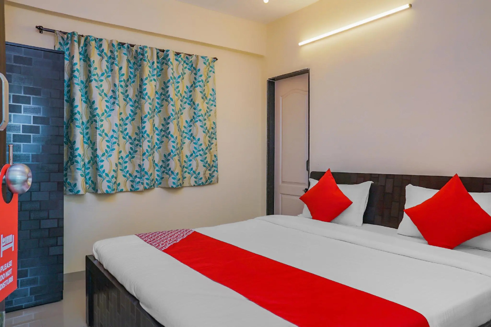 OYO Flagship 16053 Ema Happy Stay