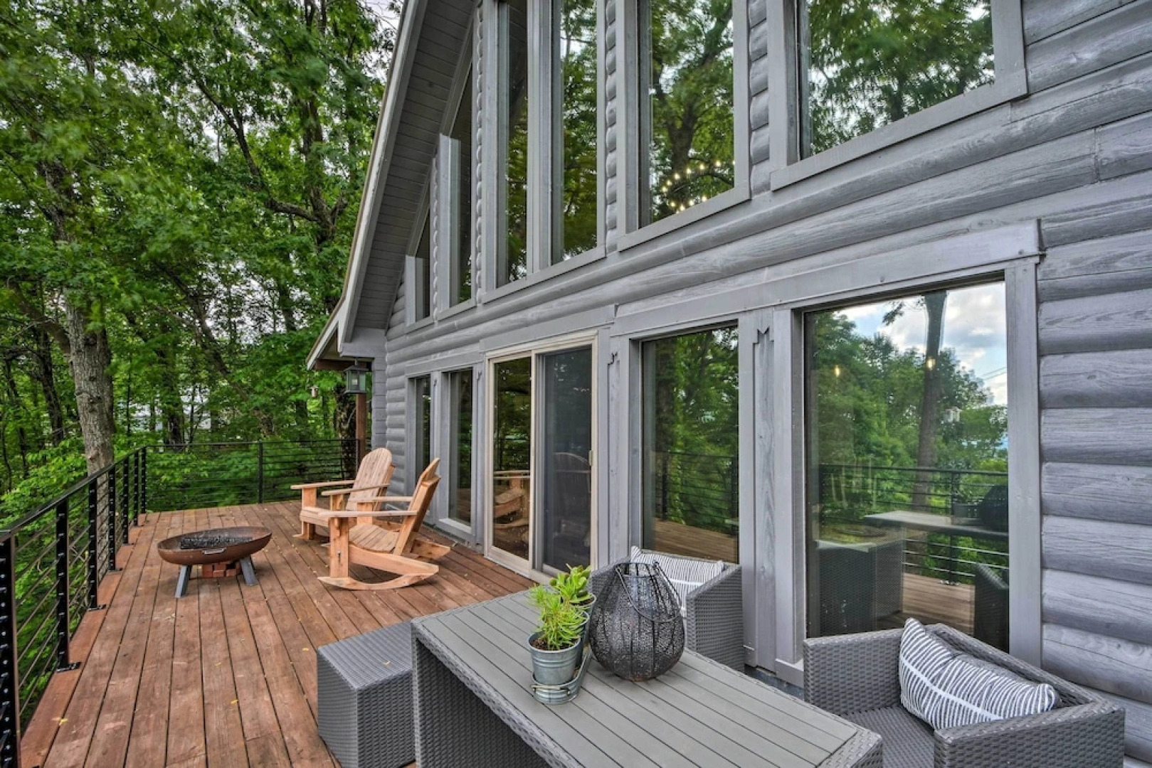 Luxe Jasper Cabin w/ Deck + Blue Ridge Mtn Views!