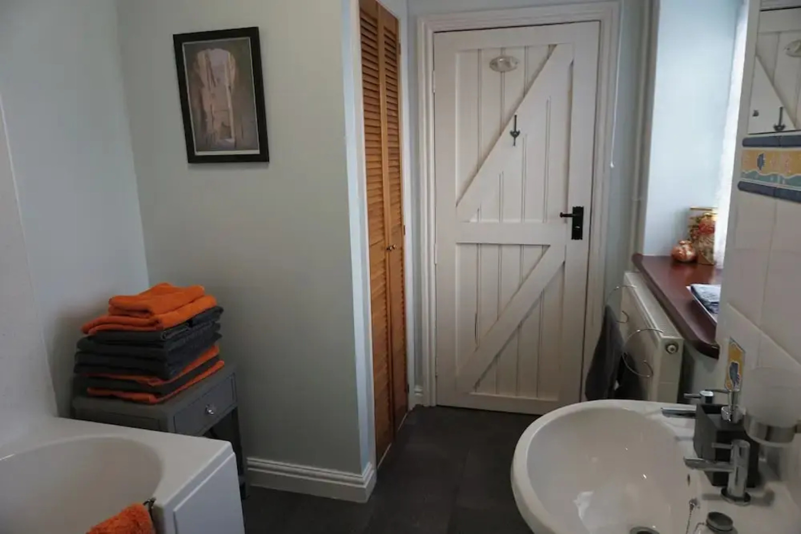 Tranquil Farlow Retreat, Sleeps 4 With Parking