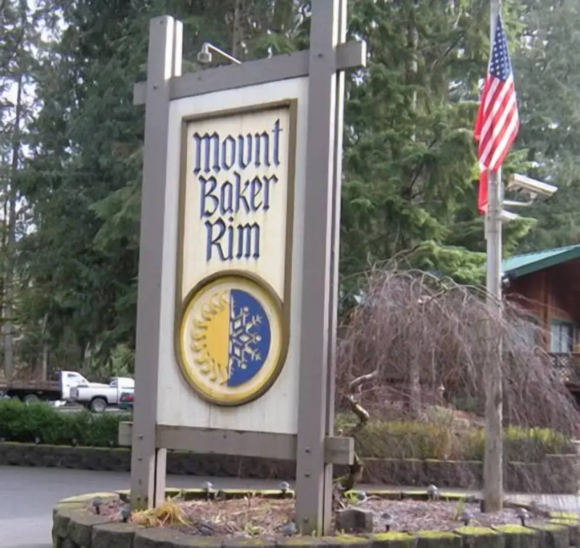 99mbr - Hot Tub - Wifi - Pets Ok - Bbq - Sleeps 6 2 Bedroom Home by RedAwning