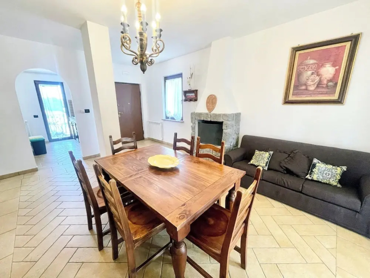 Charming Villa in Umbria - Sleeps 16 - Lake View - Pool, Jacuzzi and Events Room