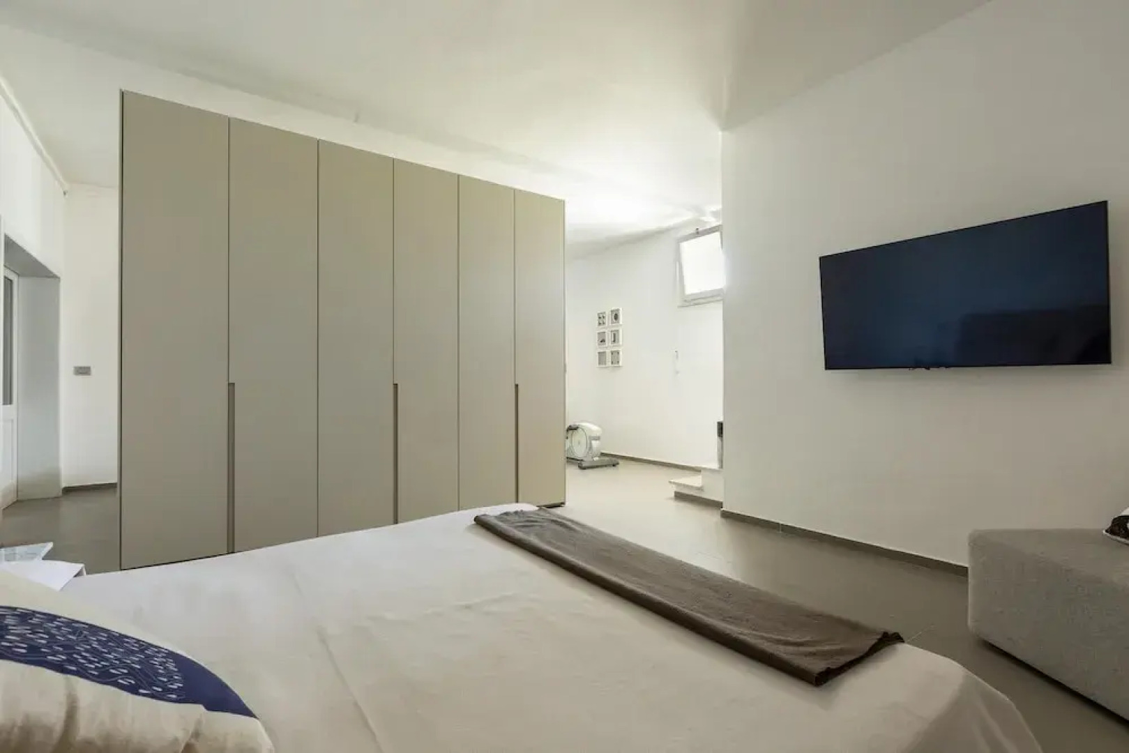 2732 Suite More by Barbarhouse