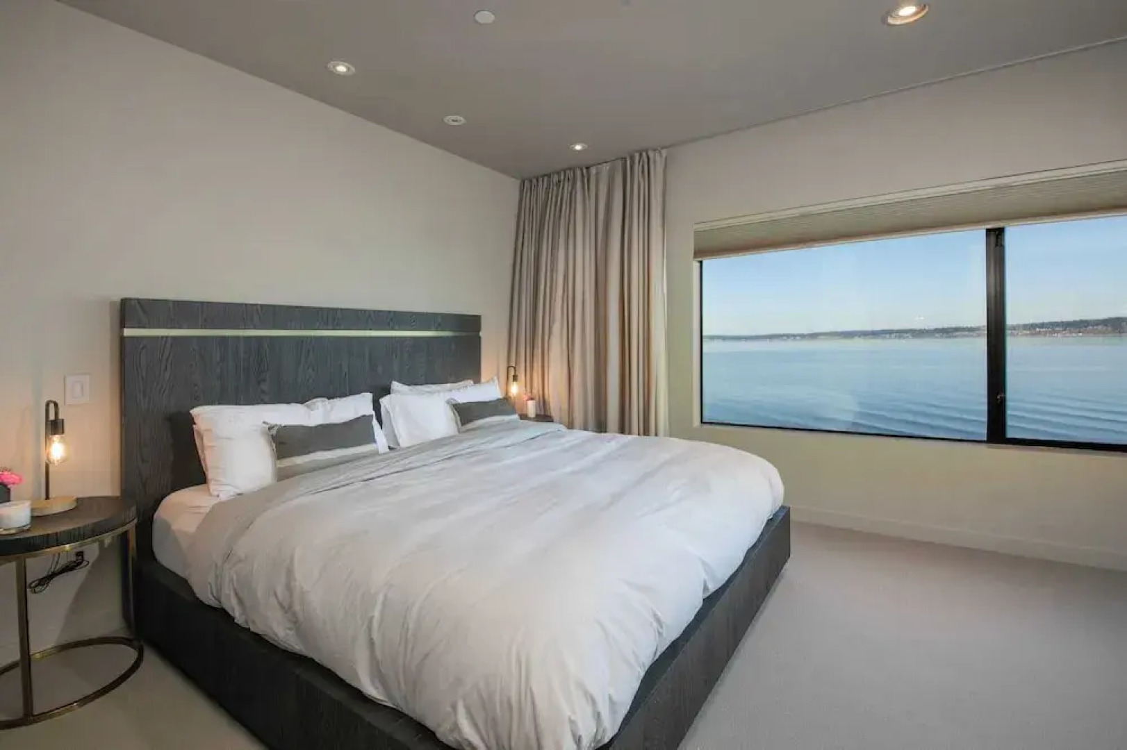 Langley Waterfront Condo by Avantstay A+ Views